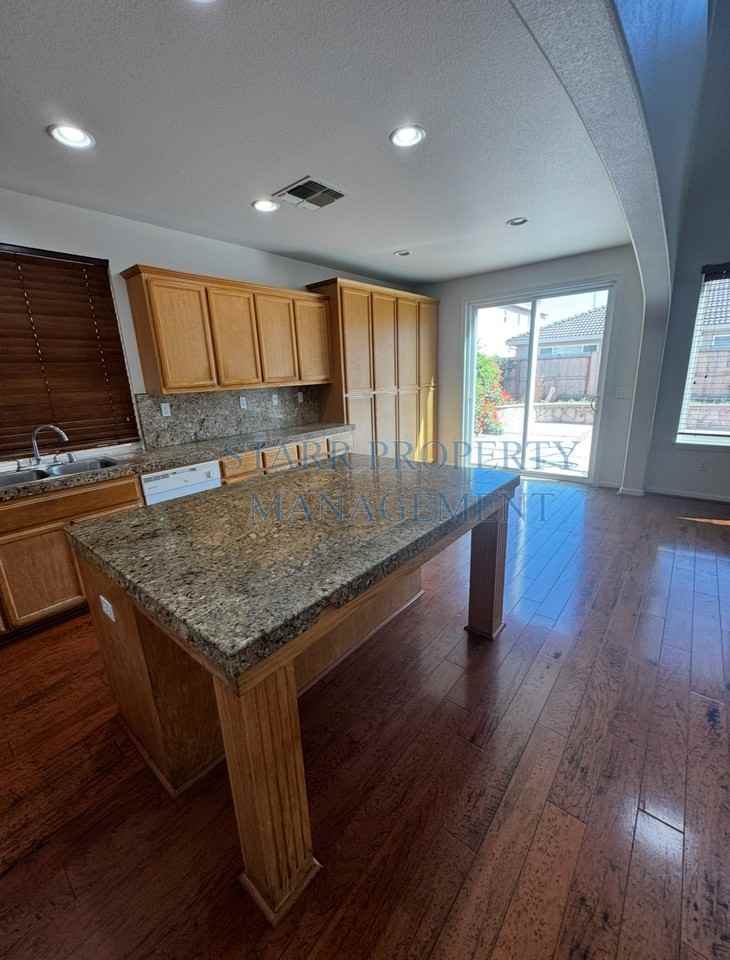 2146 Evening St - Photo 3 of 23
