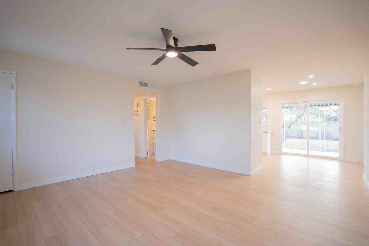3142 N 78th Dr - Photo 5 of 27