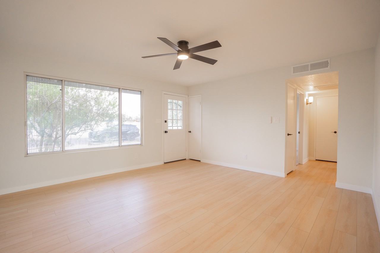 3142 N 78th Dr - Photo 6 of 27