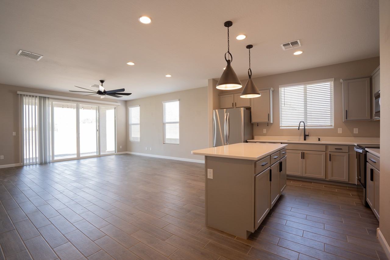 4438 W Beverly Rd - Photo 5 of 35