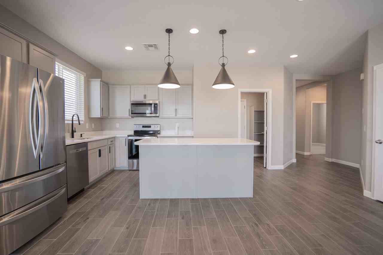 4438 W Beverly Rd - Photo 7 of 35