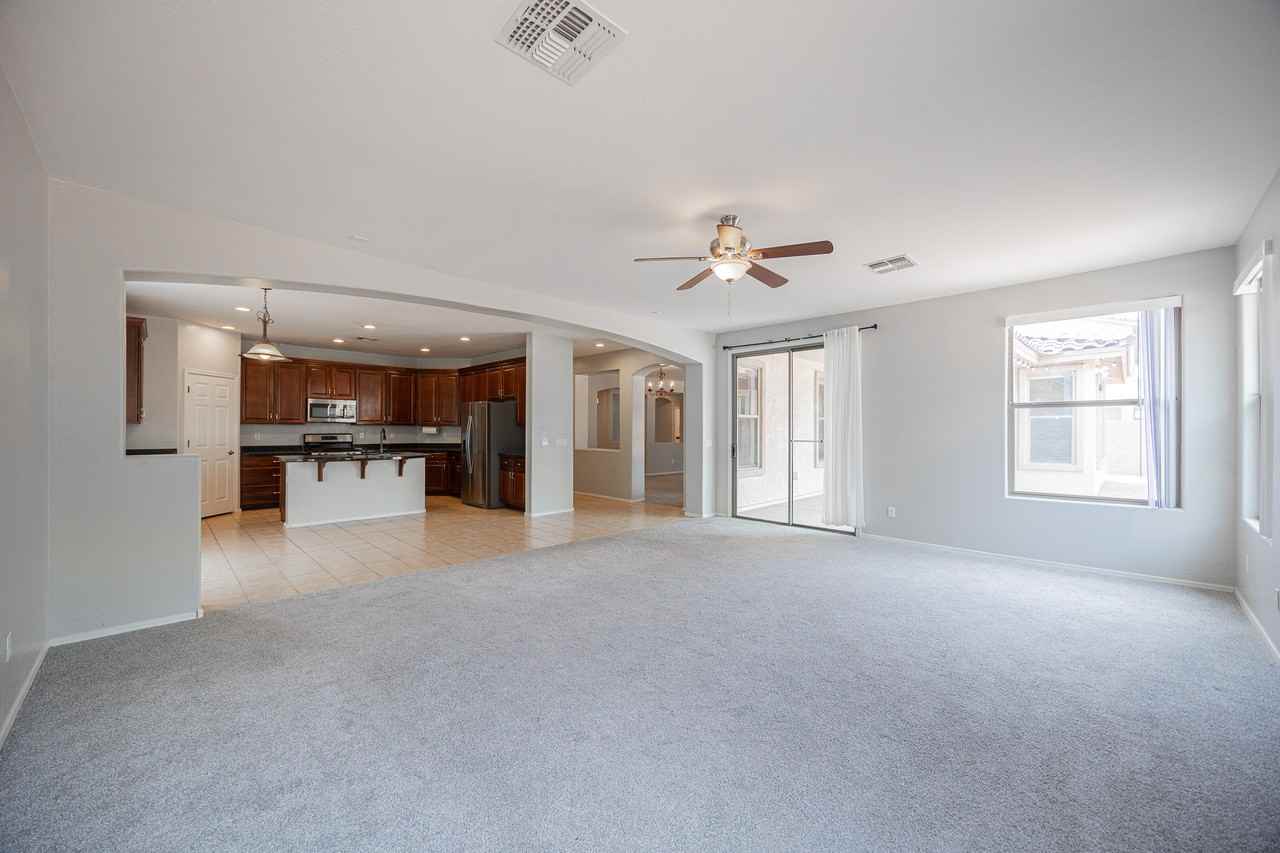 15268 W Coolidge St - Photo 4 of 37