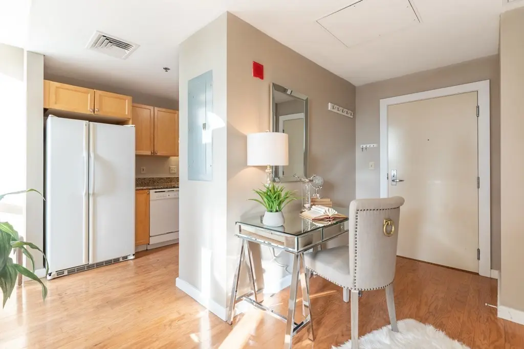 234 Causeway St - Photo 6 of 20