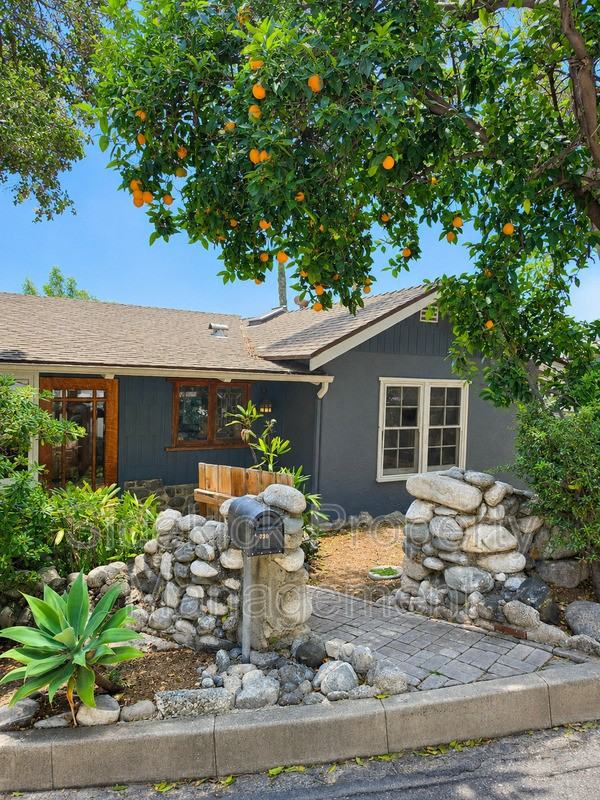 730 Orange Dr - Photo 4 of 43