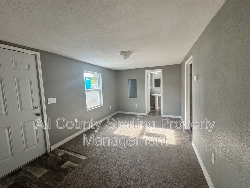 917 Ne Aberdeen Ave - Photo 4 of 11