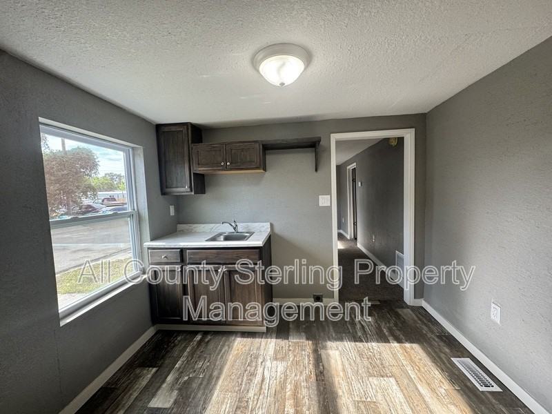 917 Ne Aberdeen Ave - Photo 5 of 11
