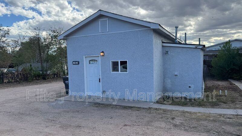 1611 San Juan St #C - Photo 2 of 9