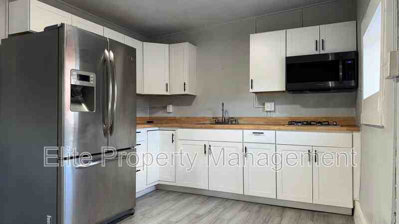 1611 San Juan St #C - Photo 3 of 9