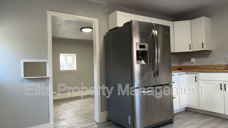 1611 San Juan St #C - Photo 4 of 9