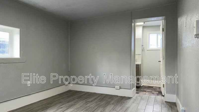 1611 San Juan St #C - Photo 6 of 9