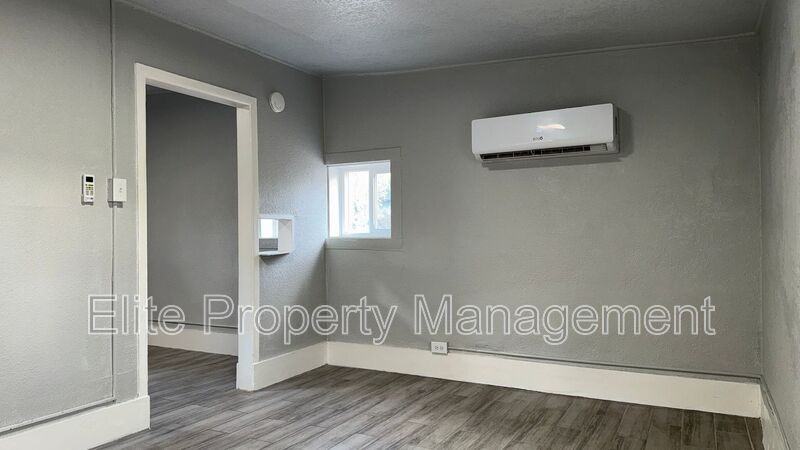 1611 San Juan St #C - Photo 7 of 9