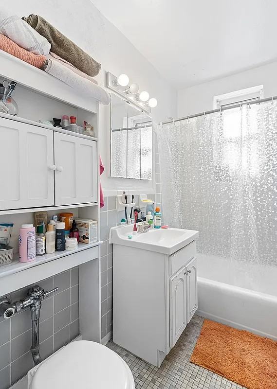 6535 Broadway - Photo 3 of 10