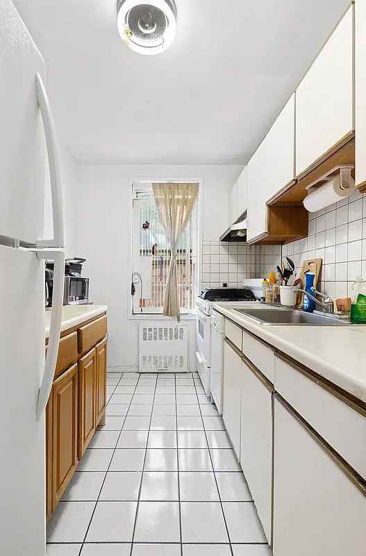 6535 Broadway - Photo 4 of 10