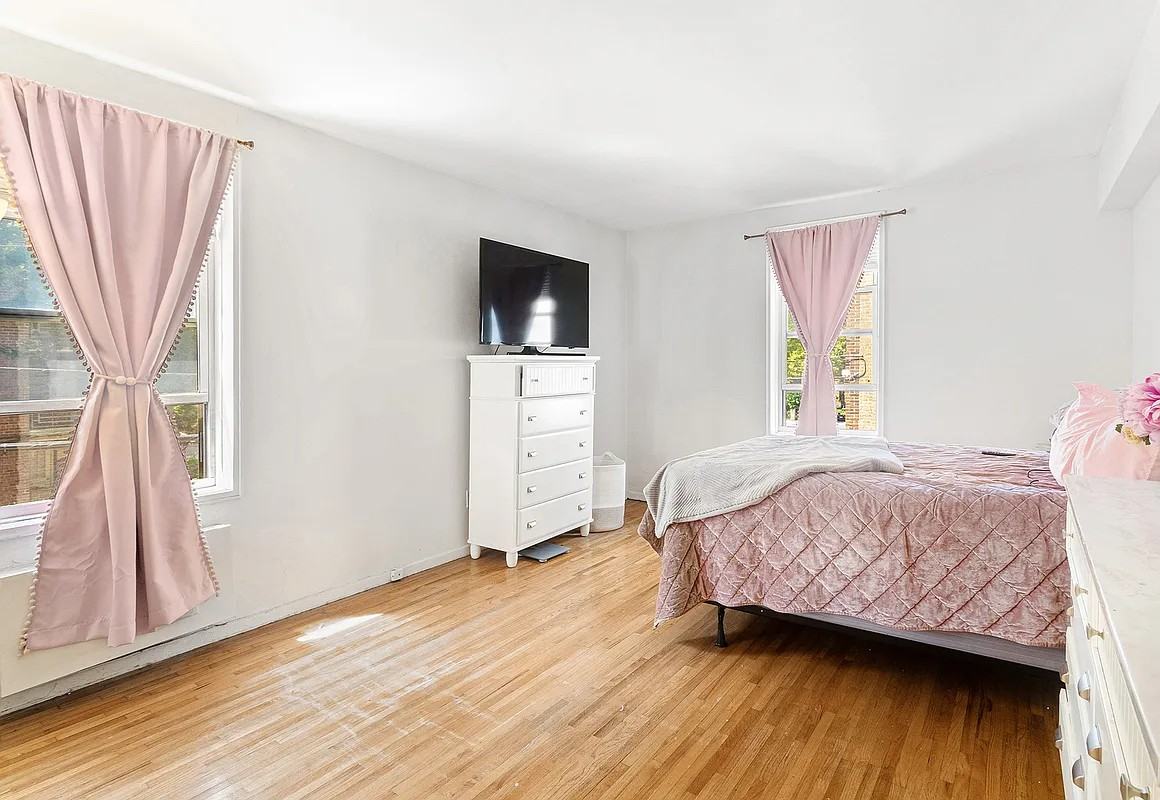 6535 Broadway - Photo 6 of 10