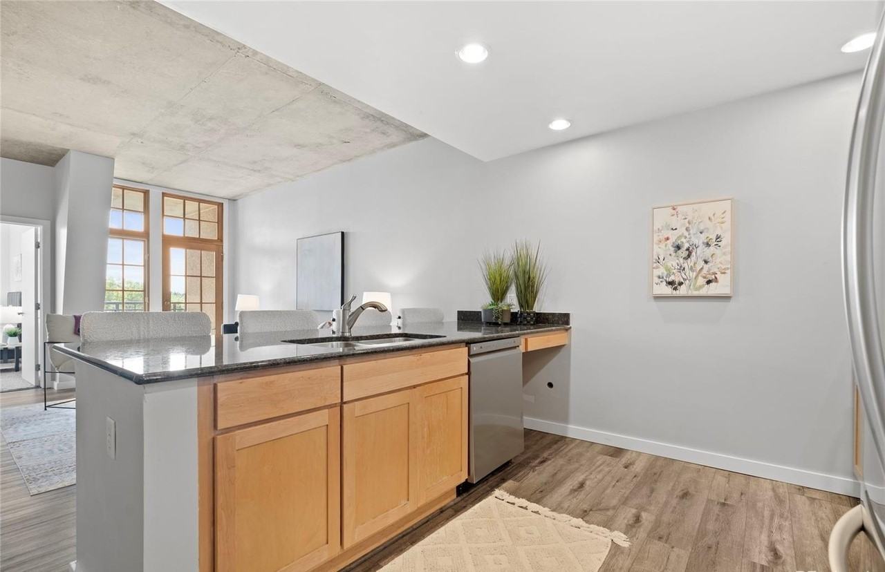 275 S Harrison St #409 - Photo 5 of 10