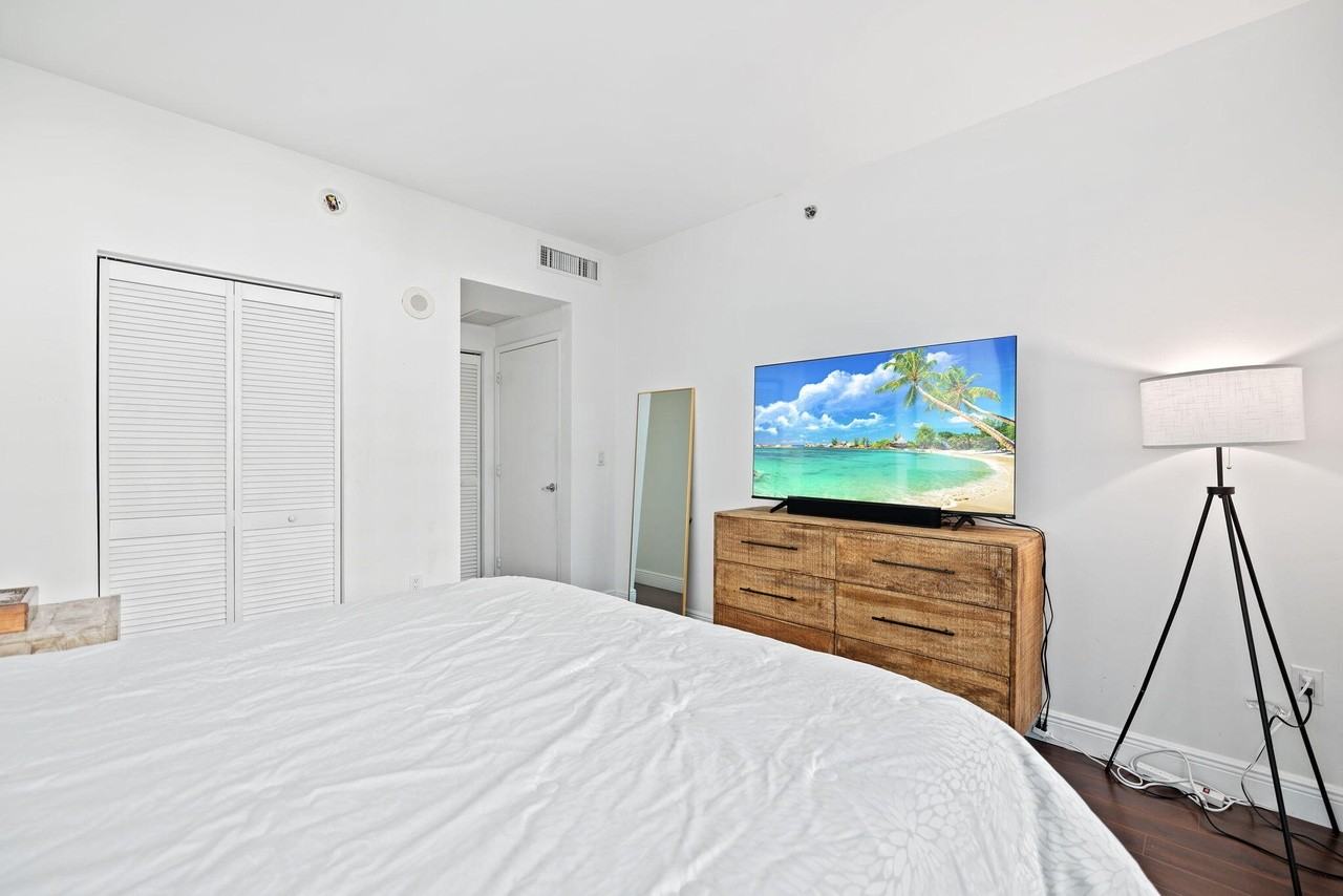 951 Brickell Ave #400 - Photo 4 of 13