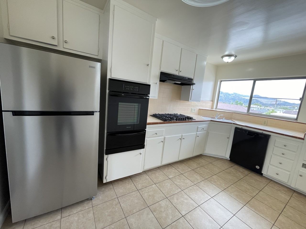 460 W Doran St #305 - Photo 3 of 10