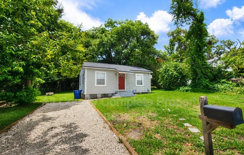 9248 9th Ave - Photo 4 of 30