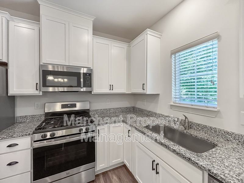21 Jaycee Ct - Photo 7 of 23