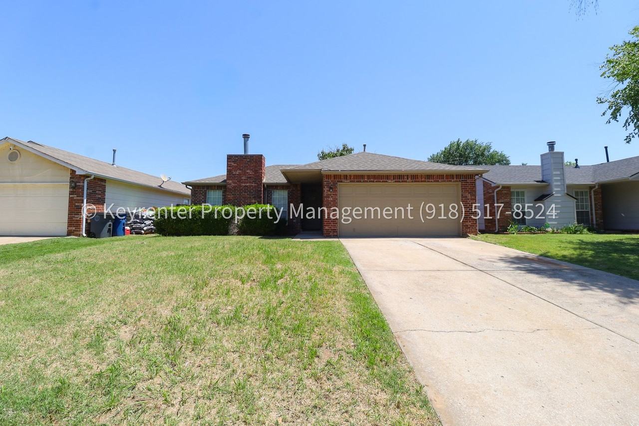6325 S Madison Pl - Photo 2 of 30