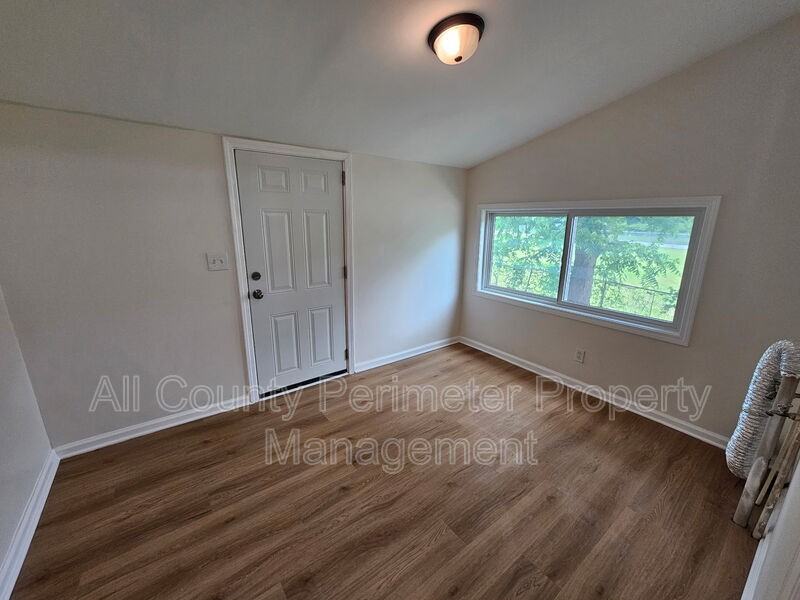 216 E Martin Luther King Jr Dr - Photo 3 of 13