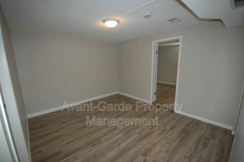 8529 83 Ave Nw - Photo 5 of 22