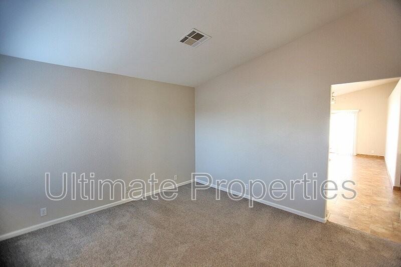 16933 W Marconi Ave - Photo 3 of 21