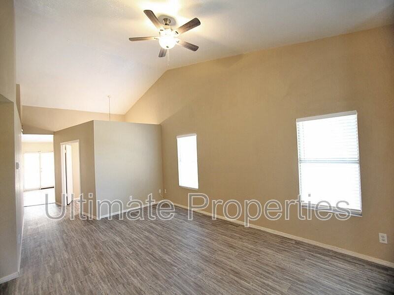 9903 N 77th Ave - Photo 3 of 17