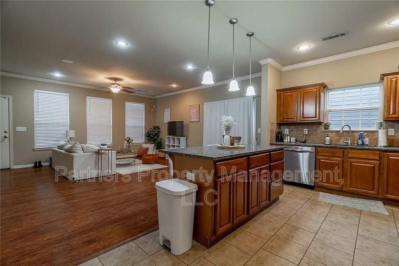 606 N Tennyson Ln - Photo 4 of 18