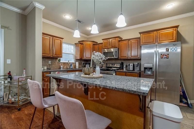 606 N Tennyson Ln - Photo 7 of 18