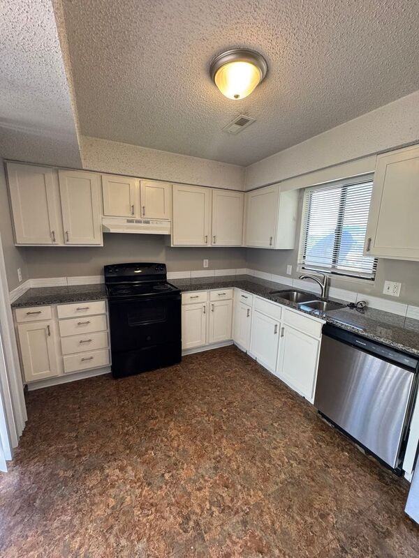 1242 E Guinevere St #4 - Photo 5 of 25