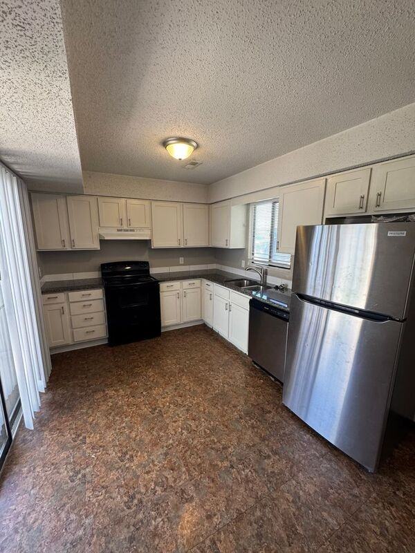 1242 E Guinevere St #4 - Photo 6 of 25