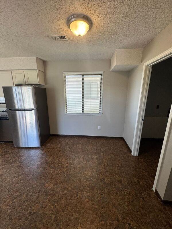1242 E Guinevere St #4 - Photo 7 of 25