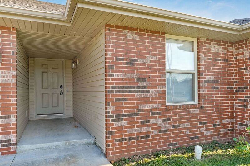 5552 W David St - Photo 3 of 19