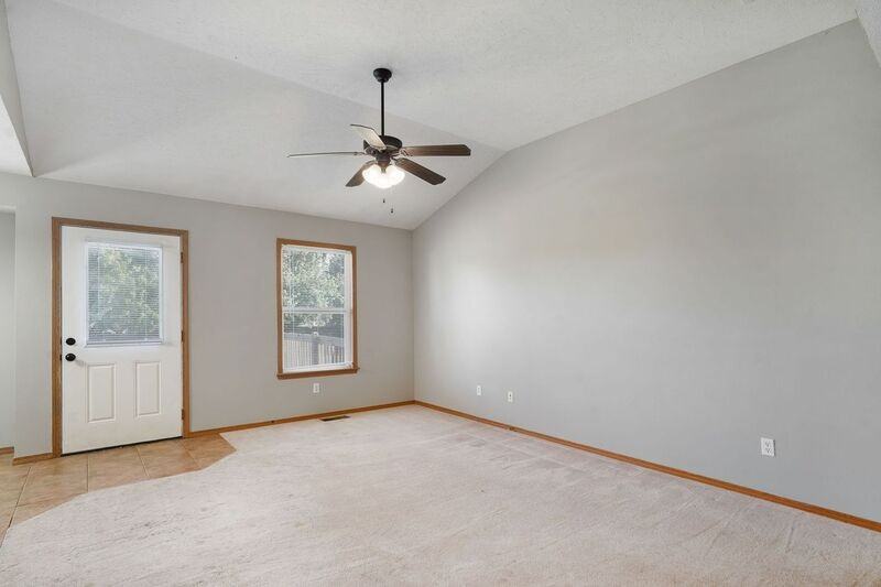 5552 W David St - Photo 4 of 19