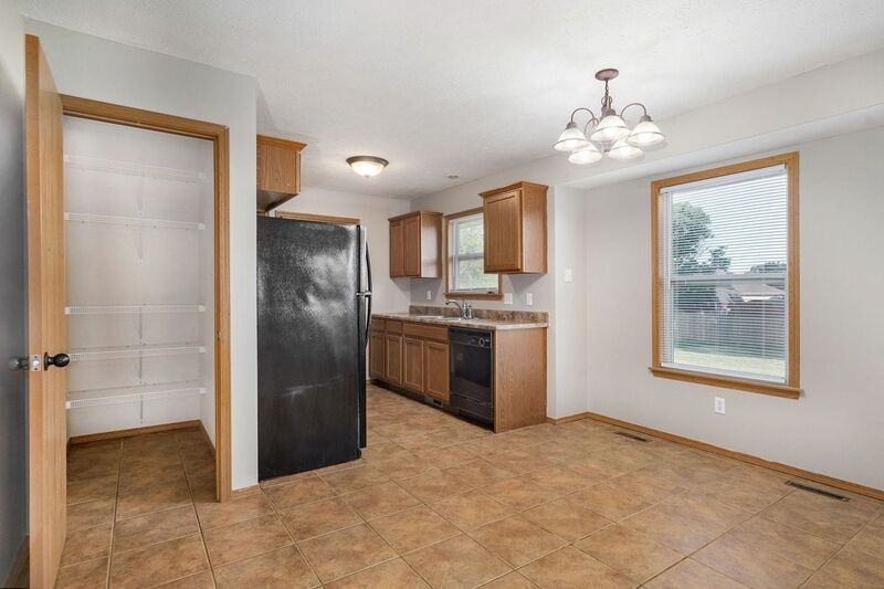 5552 W David St - Photo 6 of 19