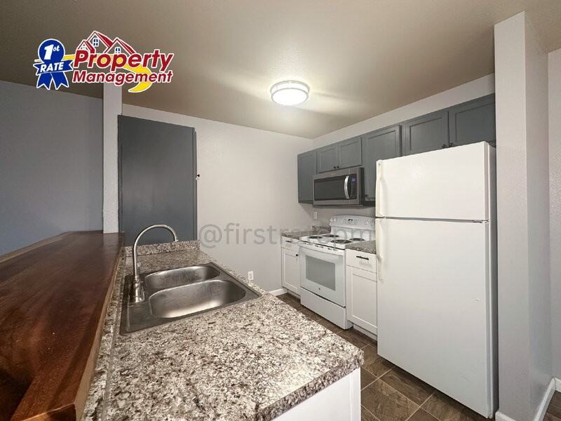10154 W Garverdale Ln #201 - Photo 5 of 22