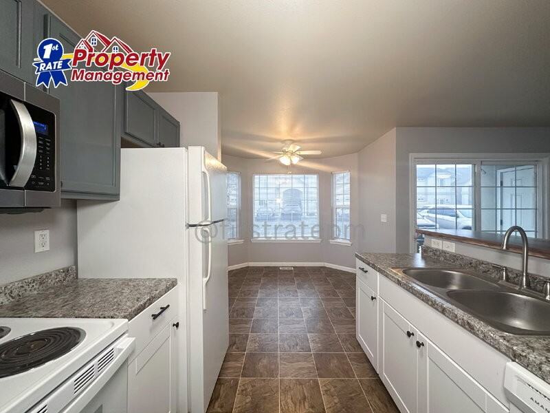 10154 W Garverdale Ln #201 - Photo 6 of 22