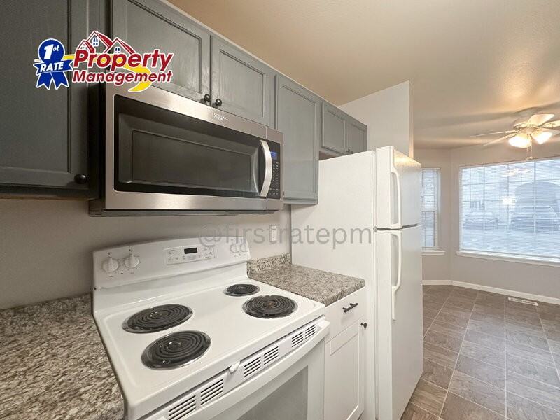 10154 W Garverdale Ln #201 - Photo 7 of 22