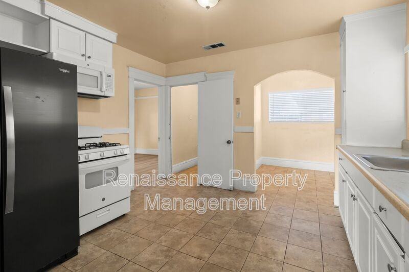 1026 Windeler Ave #A - Photo 2 of 27