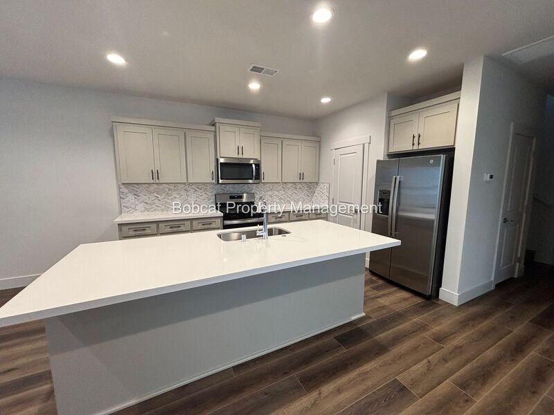 1112 Little Ln - Photo 4 of 36