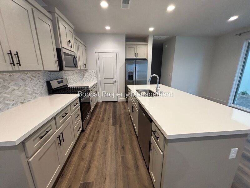 1112 Little Ln - Photo 5 of 36