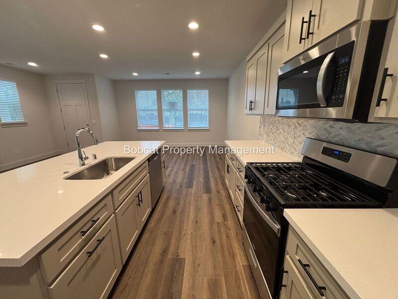 1112 Little Ln - Photo 6 of 36