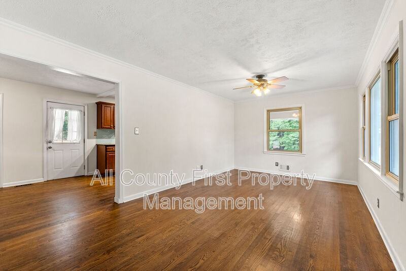2461 Fontaine Cir - Photo 4 of 20