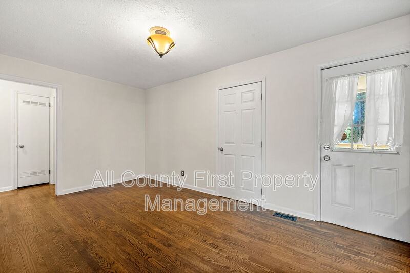 2461 Fontaine Cir - Photo 5 of 20