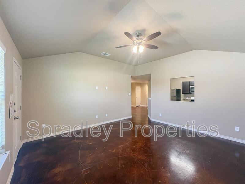 1032 Edwards Dr Apt B - Photo 2 of 14