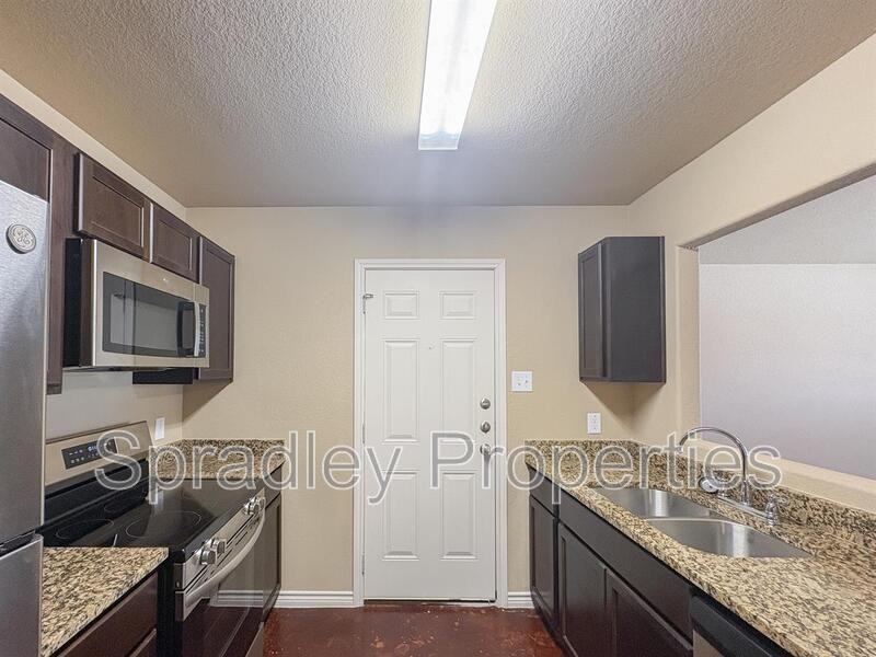 1032 Edwards Dr Apt B - Photo 5 of 14