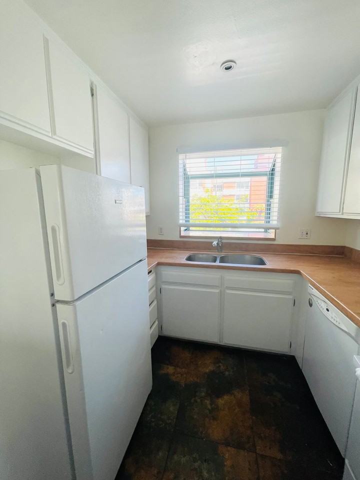 875 S B St - Photo 2 of 26