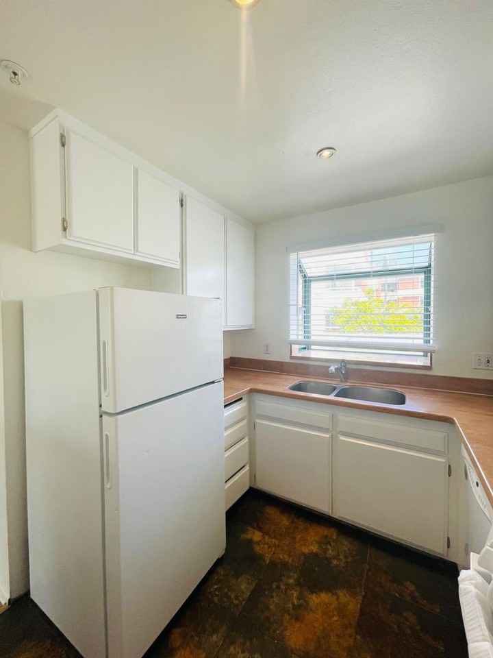 875 S B St - Photo 4 of 26