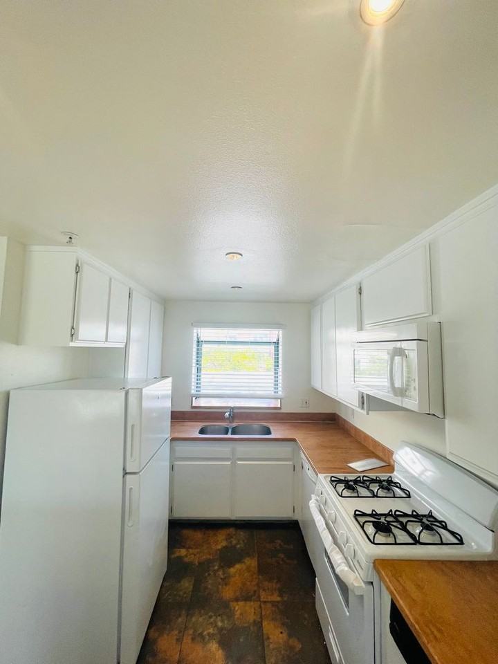 875 S B St - Photo 7 of 26